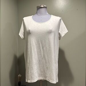 Lucy And Laurel Ladies Shortsleeve White Top.  Size Large